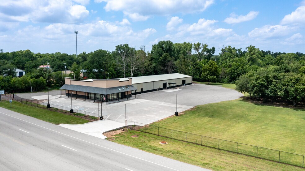 More Photos Of 12007 NE 23rd St, Choctaw Warehouse For Sale