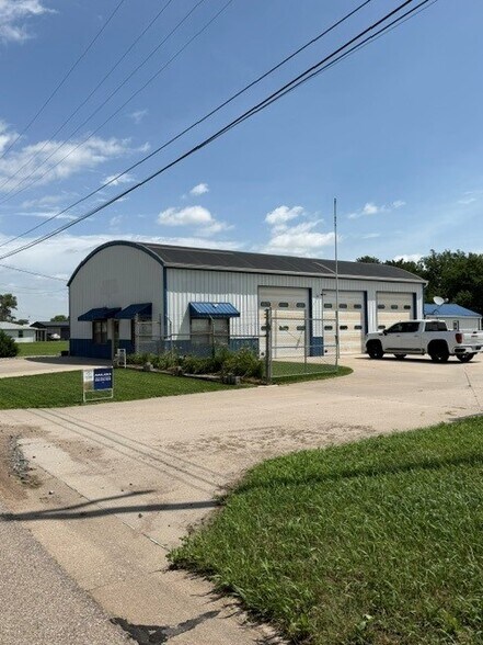 More Photos Of 2700 Kansas Ave, Hastings Distribution For Lease