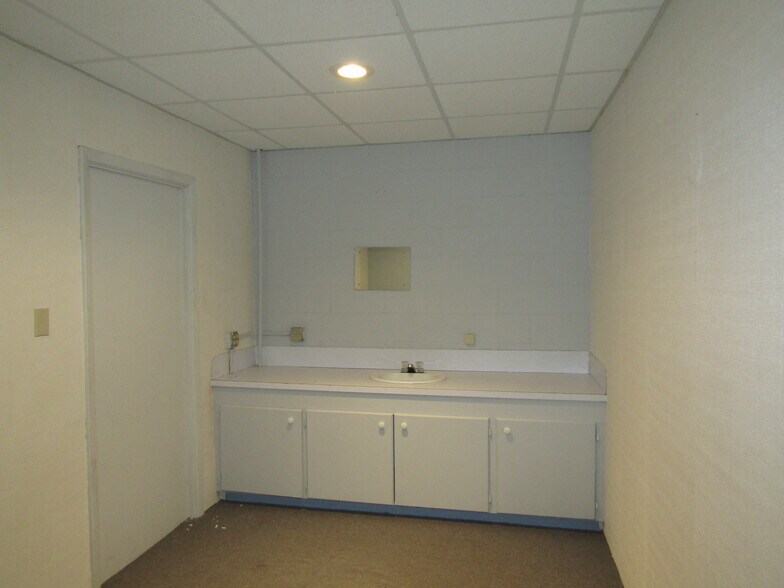 More Photos Of 501 S Lewis St, New Iberia Office For Sale