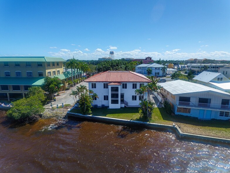 More Photos Of 117 SE Seminole St, Stuart Medical For Sale