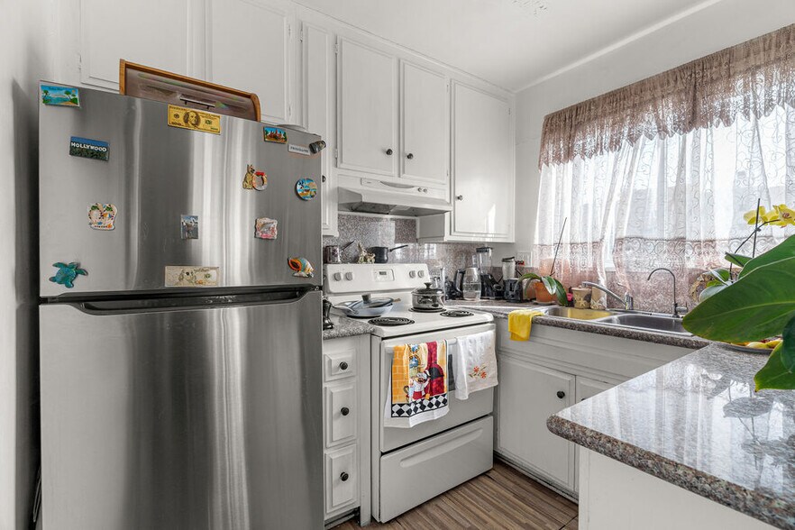 More Photos Of 1825 N Gramercy Pl, Los Angeles Apartments For Sale