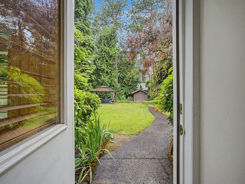 More Photos Of 10423 SE 23RD Ave, Portland Medical For Sale