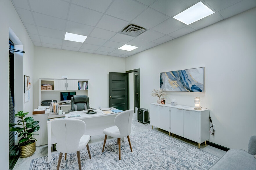 More Photos Of 300 Santa Fe Trl, Duncanville Freestanding For Sale