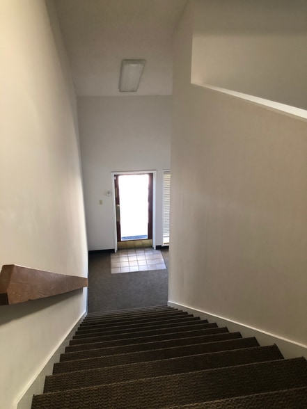 More Photos Of 17300 El Camino Real, Houston Office For Sale