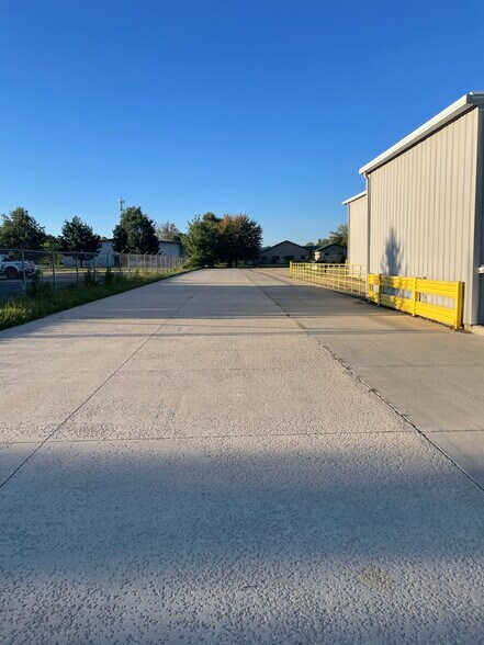 More Photos Of 1221 Cumberland Ave, West Lafayette Warehouse For Sale