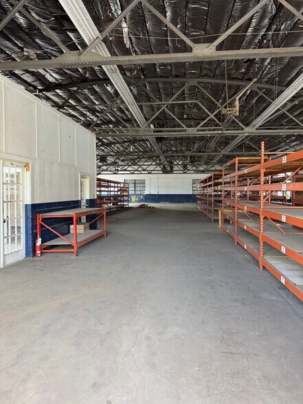 More Photos Of 717 N 2nd St, Vincennes Warehouse For Lease