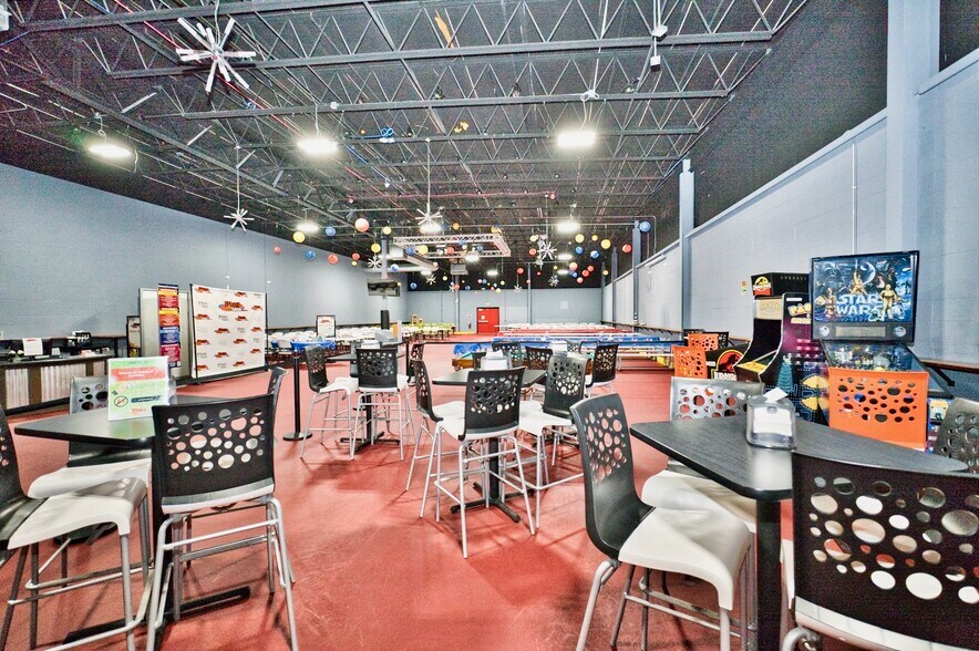 More Photos Of 7777-7847 N Caldwell Ave, Niles Manufacturing For Sale