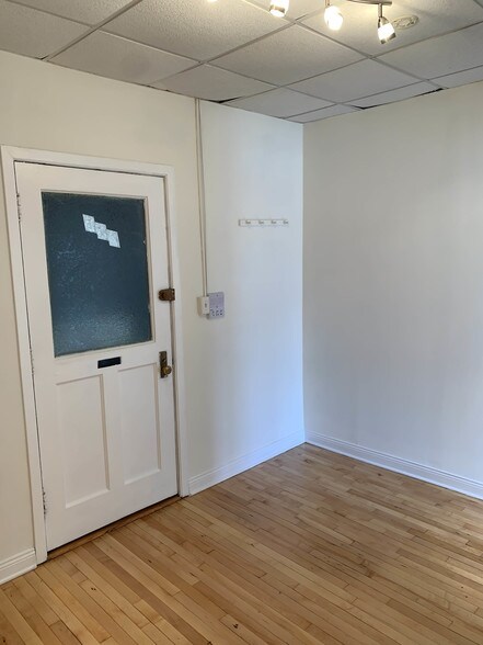 More Photos Of 3433-3439 N Sheffield Ave, Chicago Storefront Retail Residential For Lease