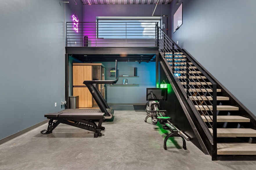 More Photos Of 4229 N FM 620 Hwy, Austin Showroom For Sale