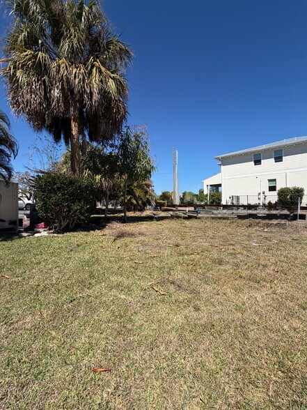 More Photos Of 4575 SE Dixie Hwy, Stuart Office For Sale