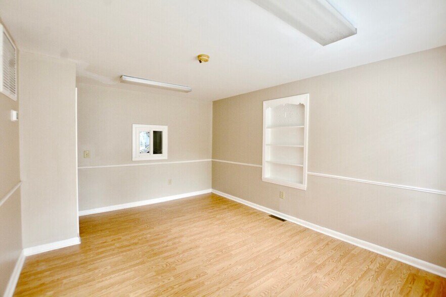 More Photos Of 1752 Jessamine Rd, Charleston Coworking Space