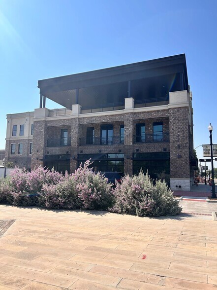 More Photos Of 191 W Main St, Lewisville Storefront Retail Office For Sale