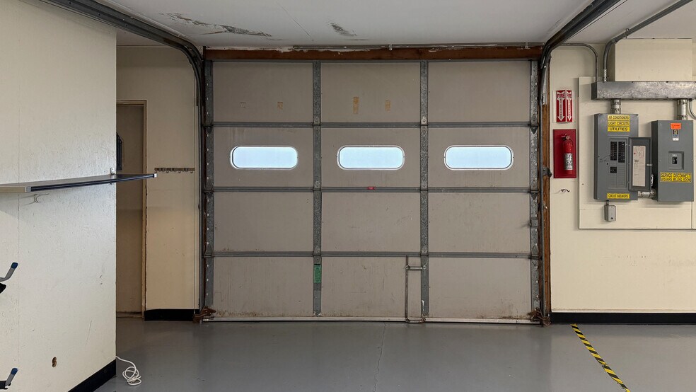 More Photos Of 376 Rt-130, Sandwich Flex For Lease