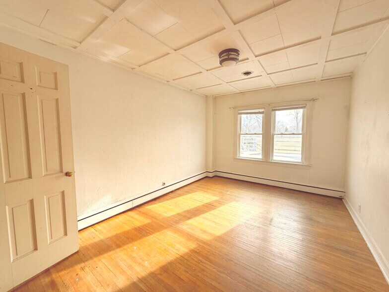 More Photos Of 134 W State St, Sycamore Office Residential For Sale