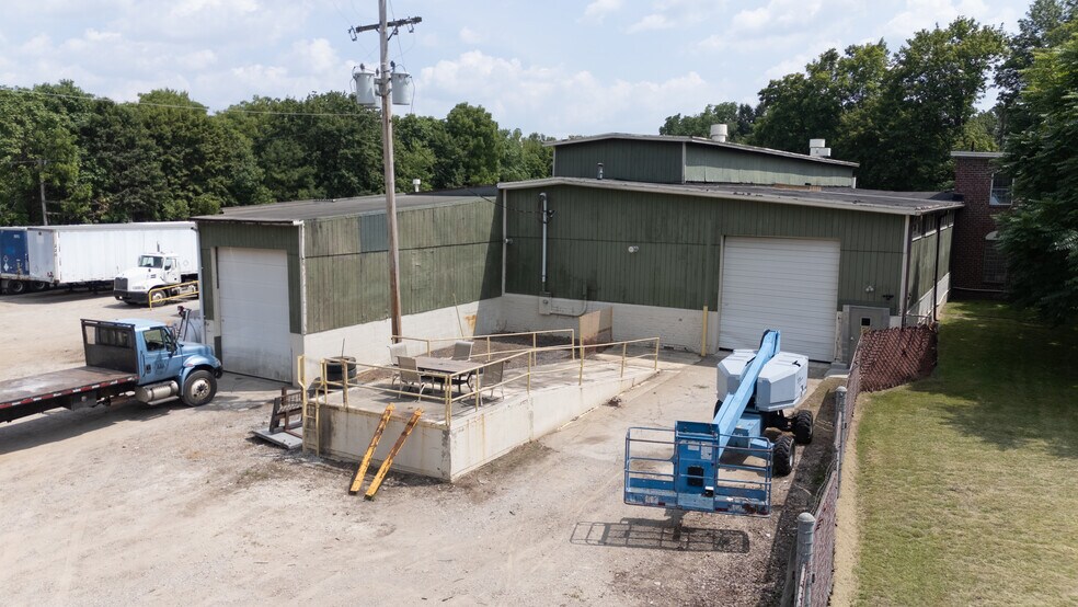 More Photos Of 816 N Milan St, Canal Fulton Warehouse For Sale