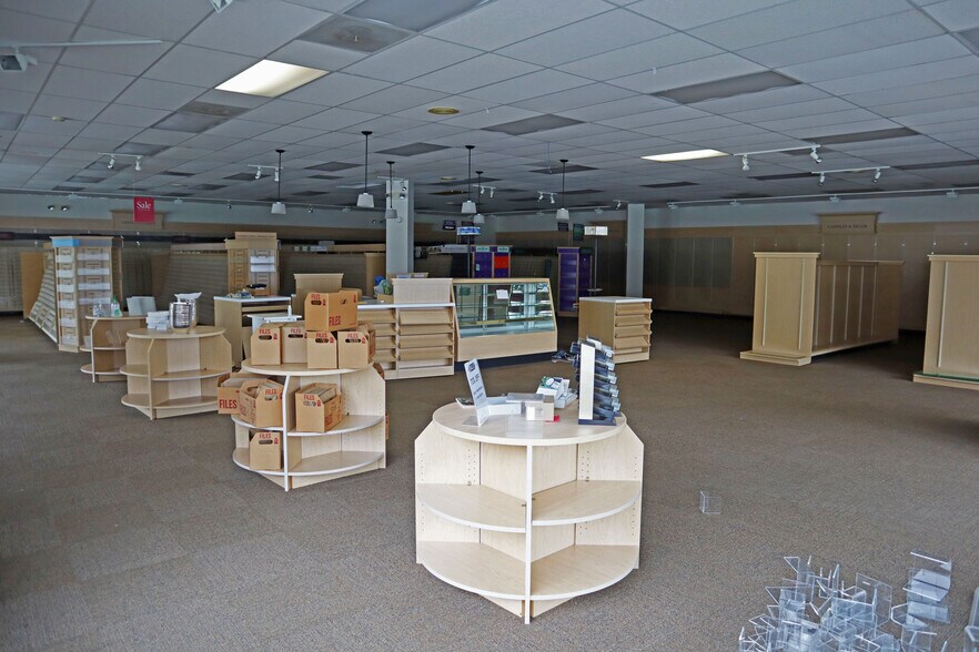 More Photos Of 116 N White Horse Pike, Lawnside Freestanding For Lease