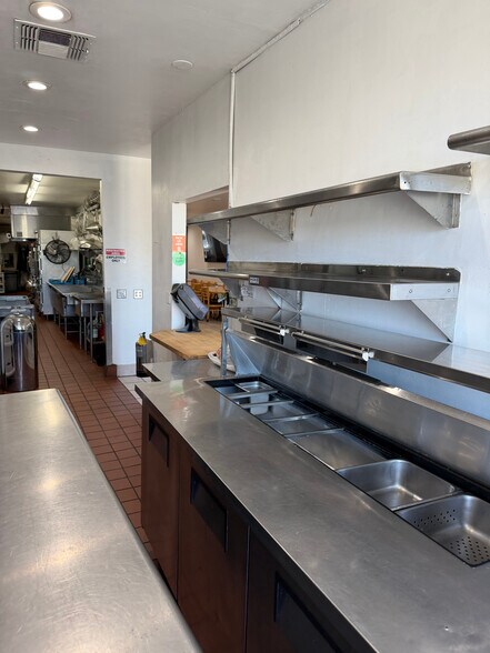 More Photos Of 10817-10829 Venice Blvd, Los Angeles General Retail For Lease