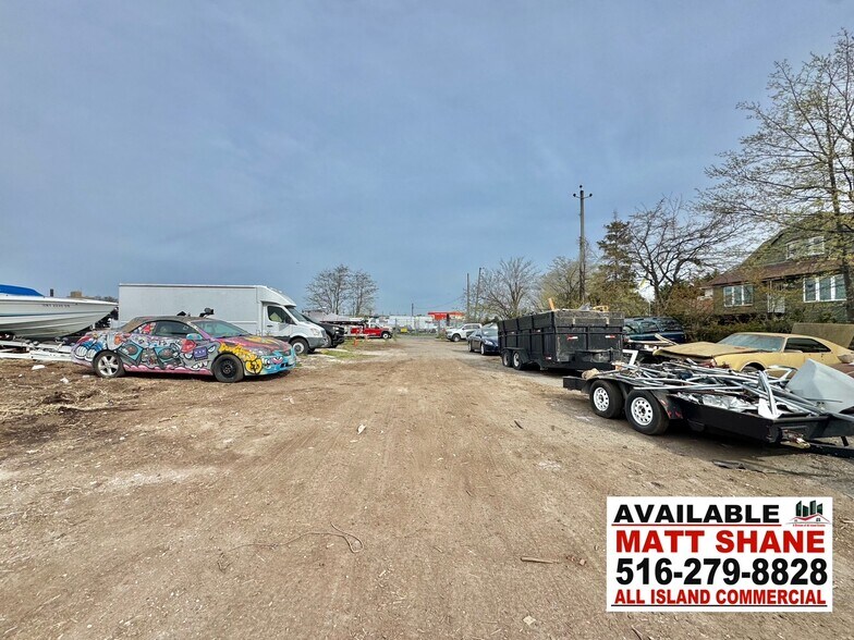 More Photos Of 25 Lacon Ct, Brooklyn Marina For Sale