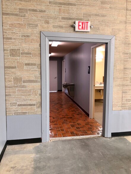 More Photos Of 4617 Sutherland Rd, Owensboro Light Distribution For Lease