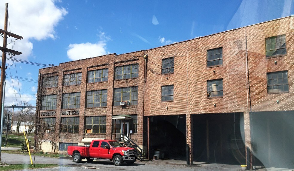 More Photos Of 686-688 Pennsylvania Ave, Hagerstown Flex For Sale