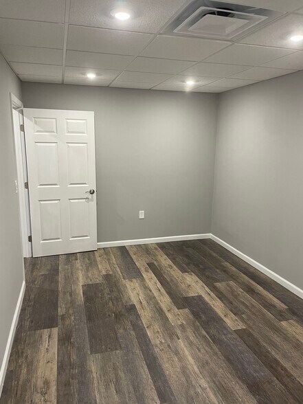 More Photos Of 615 Colonial Park Dr, Roswell Loft Creative Space For Lease