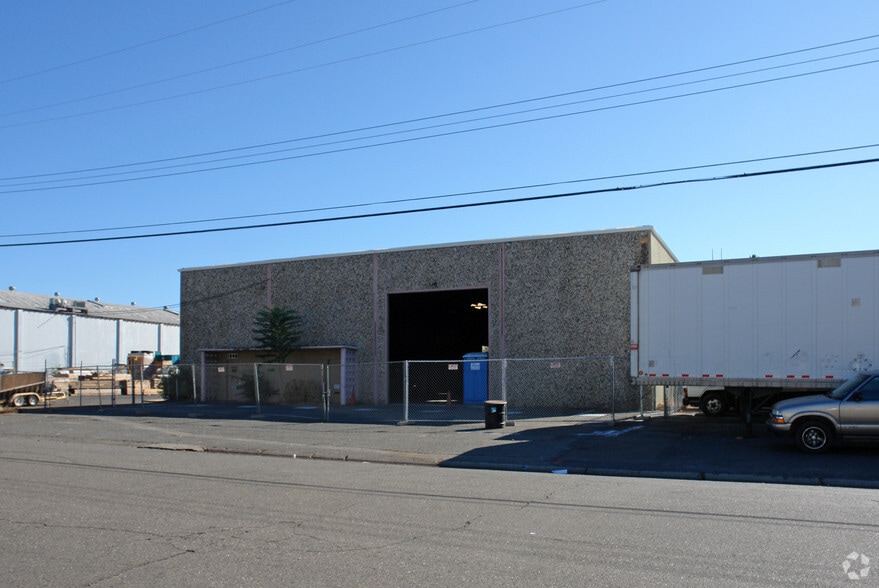 More Photos Of 1940 Railroad Dr, Sacramento Warehouse For Sale