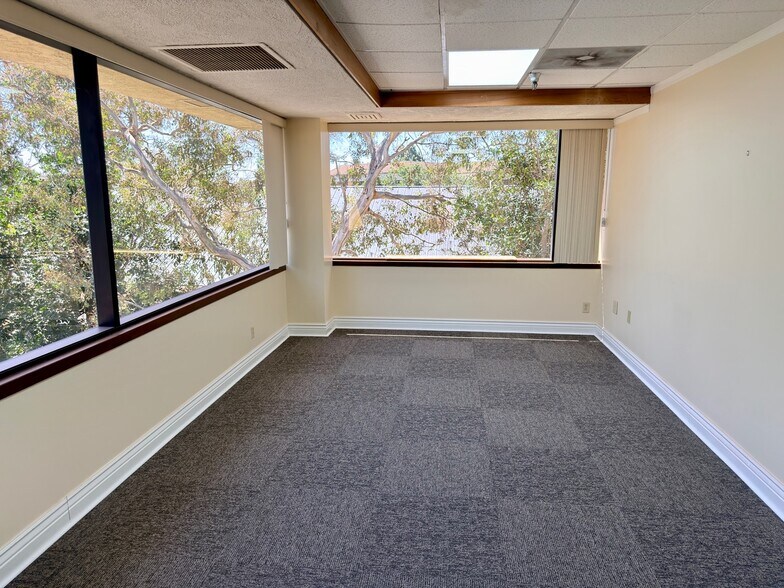 More Photos Of 674 County Square Dr, Ventura Office For Sale