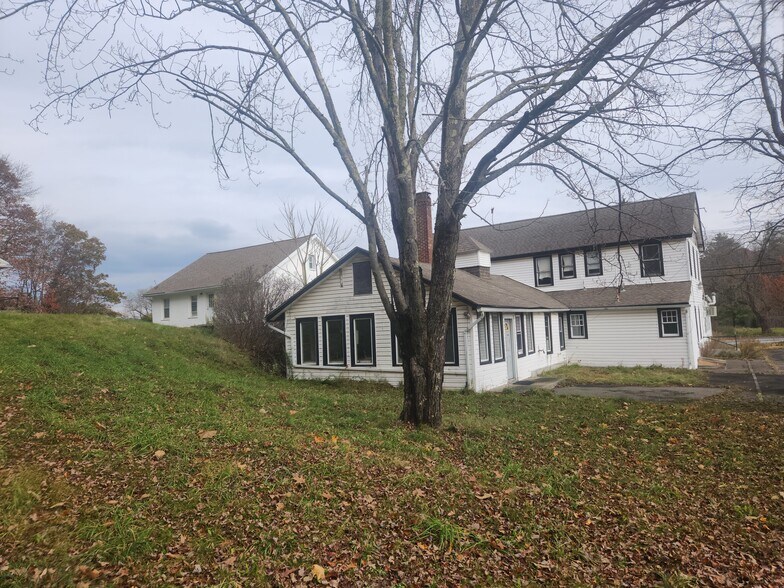 More Photos Of 335 Main St, Cairo Freestanding For Sale