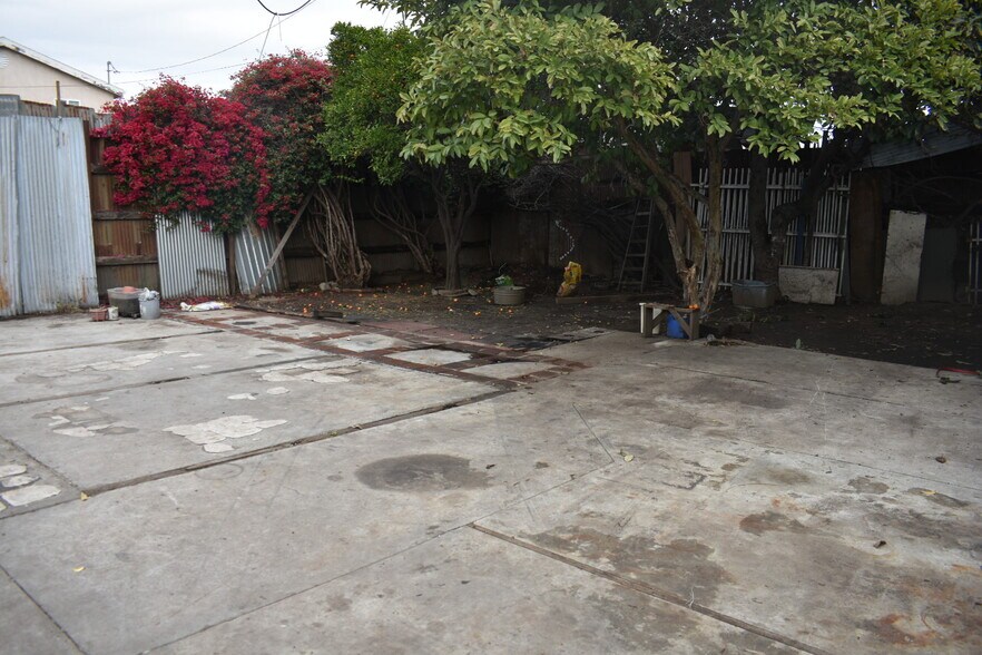 More Photos Of 615 E Manchester Ave, Los Angeles Land For Lease