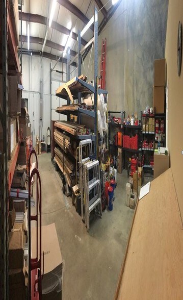 More Photos Of 2749 NW Hunter Dr, Blue Springs Flex For Lease