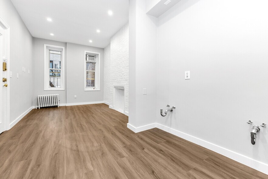 More Photos Of 122 W 20th St, New York Apartments For Lease