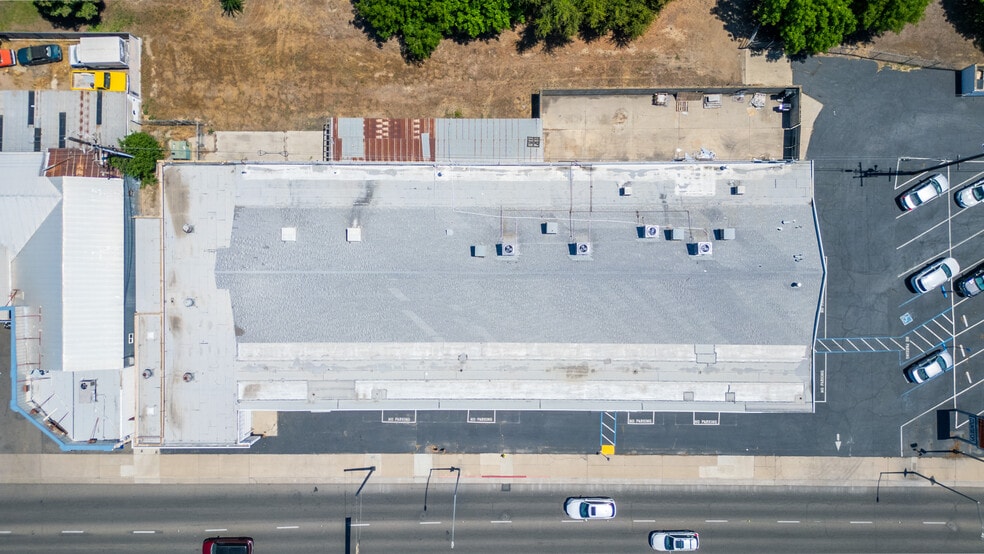 More Photos Of 727 Clovis Ave, Clovis Freestanding For Sale