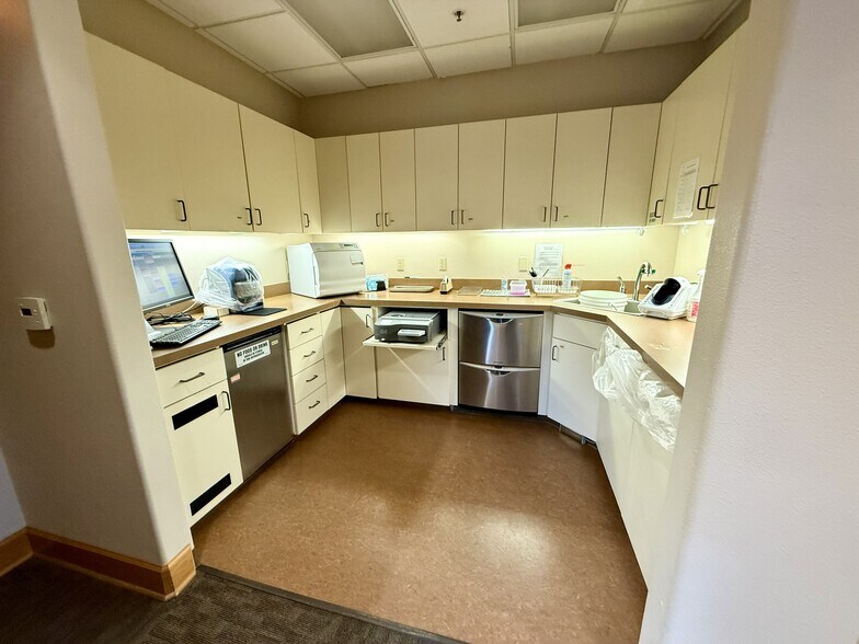 More Photos Of 1569 SW Nancy Way, Bend Medical For Lease