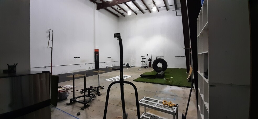 More Photos Of 99 Ledge Rd, Seabrook Warehouse For Lease