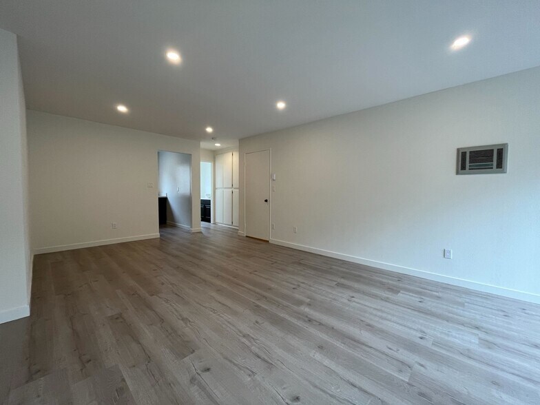 More Photos Of 1532 Granville Ave, Los Angeles Apartments For Sale
