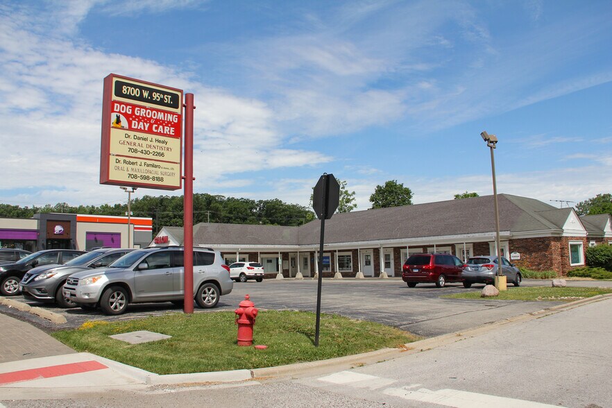 More Photos Of 8700 W 95th St, Hickory Hills Storefront Retail Office For Lease