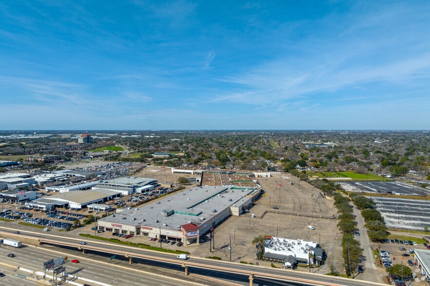 More Photos Of 12002 Southwest Fwy, Meadows Place Freestanding For Lease