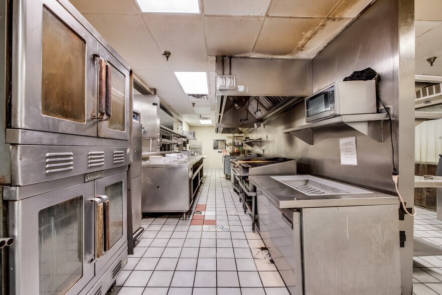 More Photos Of 5812 N Interstate 35, Denton Restaurant For Sale