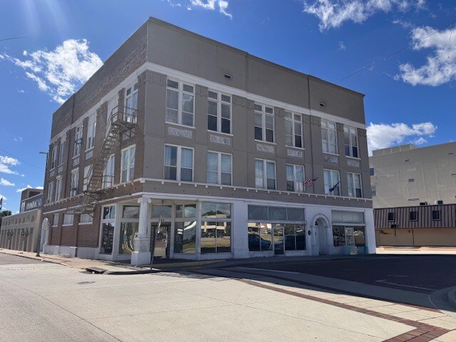 More Photos Of 711 Howard Ave, Biloxi General Retail For Sale