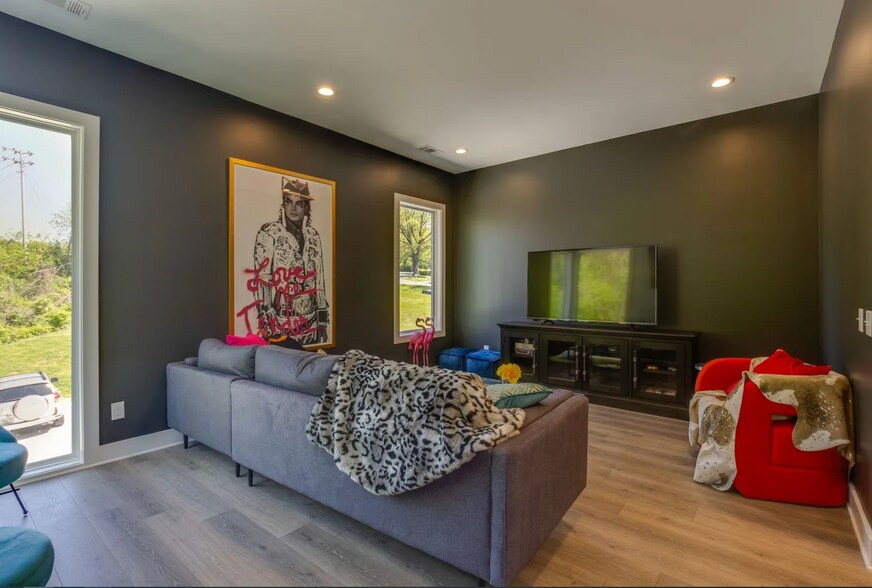 More Photos Of , Nashville Unknown For Sale