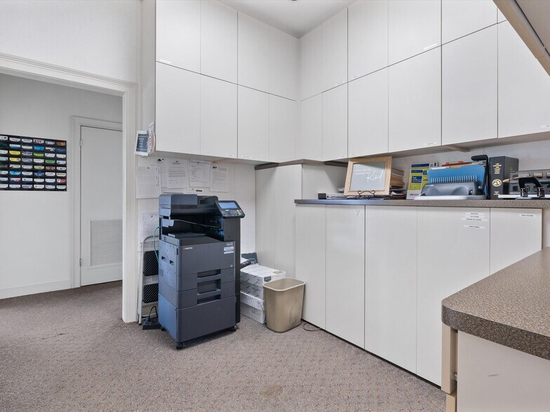 More Photos Of 15400 S US Highway 301, Summerfield Office For Sale