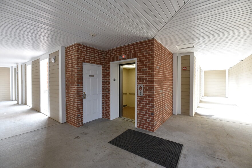 More Photos Of 13895 Hedgewood Dr, Woodbridge Medical For Sale