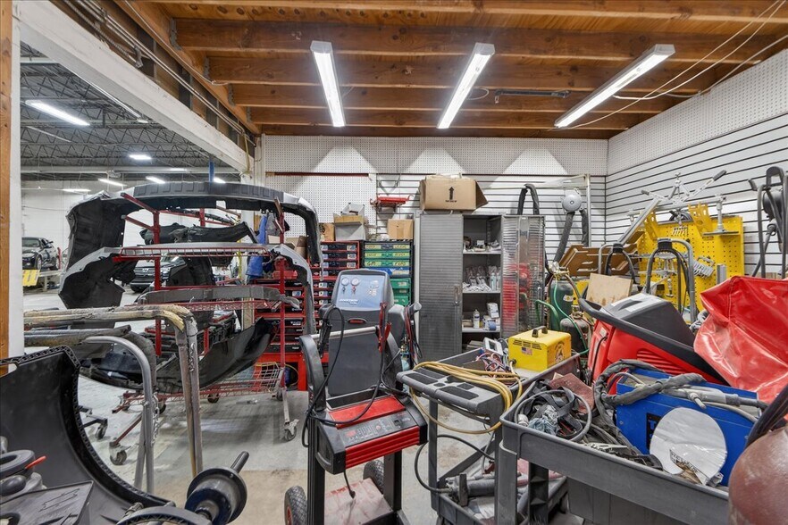 More Photos Of 2005-2007 W 103rd Ter, Leawood Service For Sale