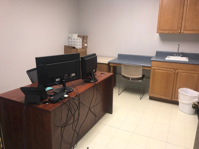 More Photos Of 227 N Jefferson St, New Castle Medical For Sale