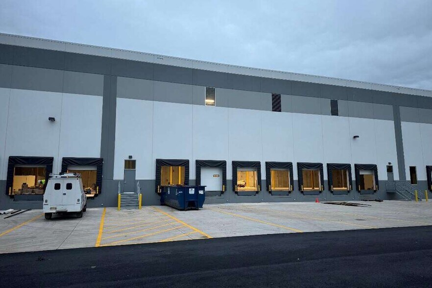 More Photos Of 110 Belmont Dr, Somerset Warehouse For Lease