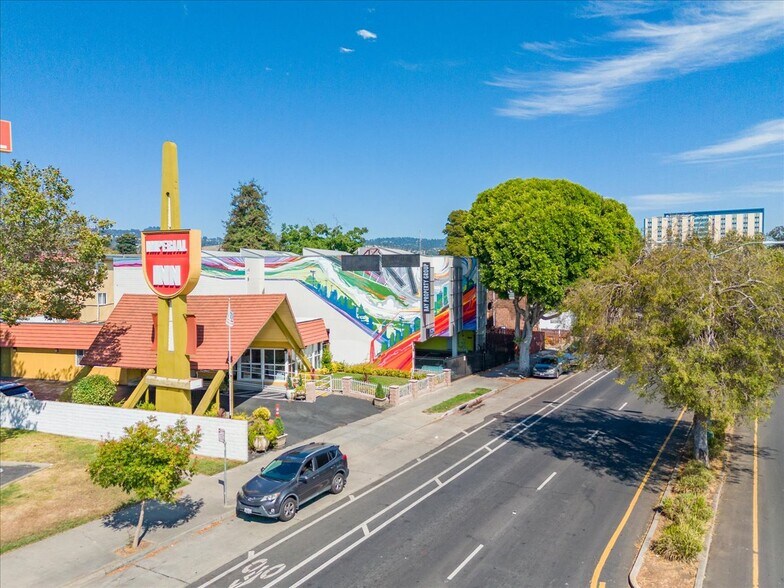 More Photos Of 482 W MacArthur Blvd, Oakland Medical For Sale