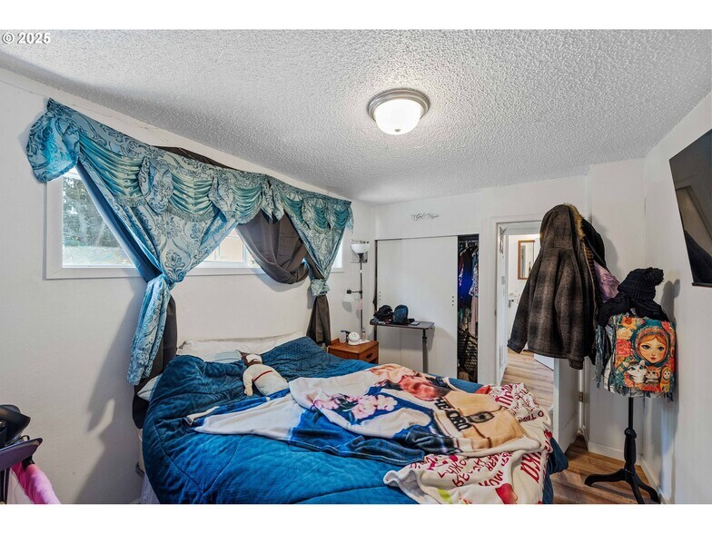More Photos Of 1900 Monroe St, North Bend Apartments For Sale