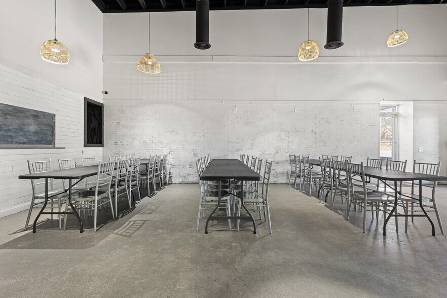 More Photos Of 218 N Main St, Beaver Dam General Retail For Sale