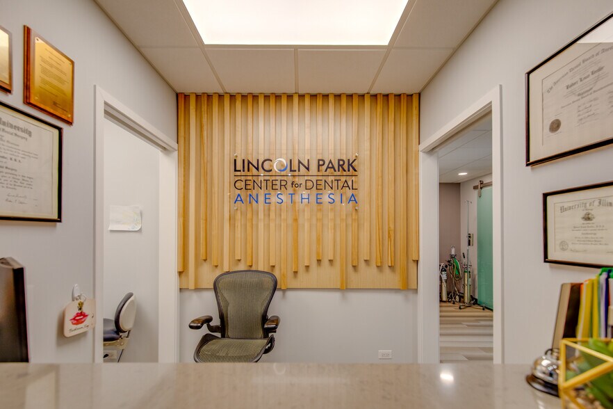 More Photos Of 2551 N Clark St, Chicago Office For Lease