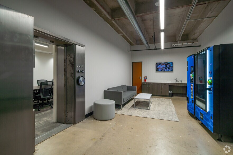 More Photos Of 711 Navarro St, San Antonio Office For Lease